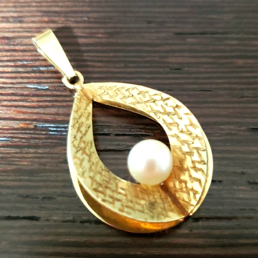 VTG 585er/ 14k real Gold pendant/w. Pearl
